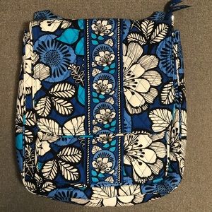 Vera Bradley - Blue Bayou Carson Mail Bag